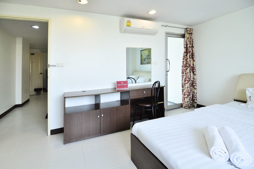 Aryan Suites Hotel Bangkok Exterior foto